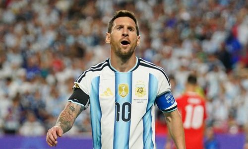 Messi và đồng đội liên tục bị đặt vào thế phải vượt khó. (Ảnh: Reuters)