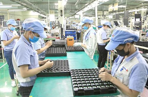 Sản xuất linh kiện điện tử tại Công ty TNHH Katolec Việt Nam (Khu công nghiệp Quang Minh). Ảnh: Nhật Nam