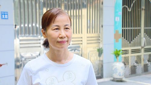 Bà Phạm Thị Minh Nguyệt (trú tại thôn Toàn Thắng) quan tâm đến tiêu chí hạnh phúc của người dân. Ảnh: VH