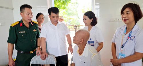 Hoạt động cụ thể hóa chủ trương chăm sóc sức khỏe toàn dân, hướng tới mục tiêu mỗi người dân được khám sức khỏe định kỳ hoặc khám sàng lọc miễn phí ít nhất một lần mỗi năm. Ảnh: Hoàng Thoàn