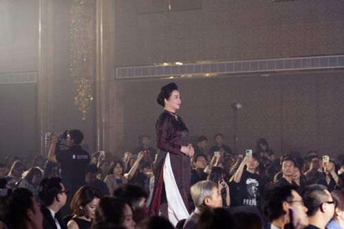 ”Đây chỉ là vai diễn rất nhỏ, thời lượng xuất hiện không nhiều, nhưng lại là nhân vật có ý nghĩa đặc biệt trong câu chuyện. Với tôi, được góp một phần nhỏ vào bộ phim đã là niềm vinh dự và là một trải nghiệm đáng nhớ“, bà Xuân Trang bày tỏ.