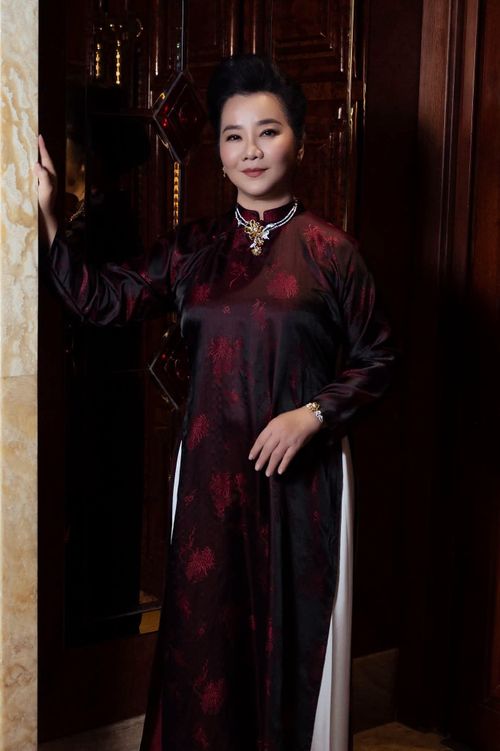 Trước khi sáng lập Học viện John Robert Powers Việt Nam, bà từng đảm nhiệm nhiều vị trí quản lý tại Vietcombank và Fujifilm Việt Nam. Sau đó, bà trở thành một trong những người tiên phong đưa chương trình đào tạo phong thái, kỹ năng ứng xử quốc tế về Việt Nam.
