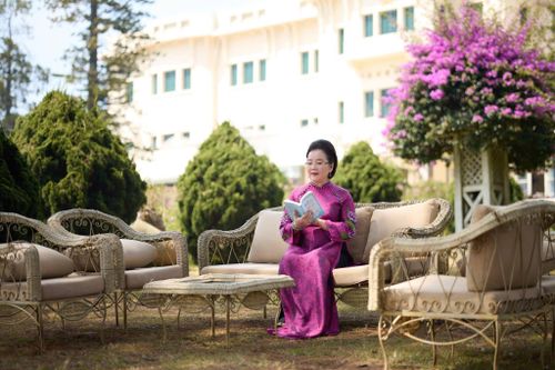 Dù hoạt động trong nhiều lĩnh vực, bà luôn giữ hình ảnh kín tiếng, ít chia sẻ về đời tư. 