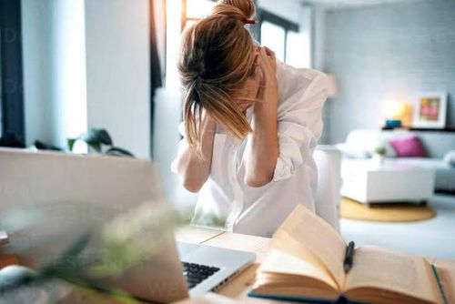 Bước vào tuổi 50, nhiều phụ nữ nhận thấy dù không làm gì nặng nhọc, cơ thể vẫn cảm thấy mệt rã rời.