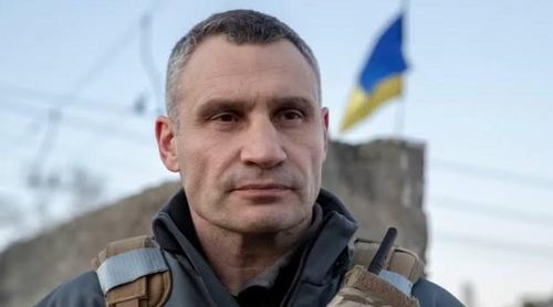 Thị trưởng Kiev Vitali Klitschko cho biết một số nhà kho và công trình tại thủ đô đã bị đánh trúng. Tuy nhiên, mức độ thiệt hại và số thương vong vẫn đang được thống kê.