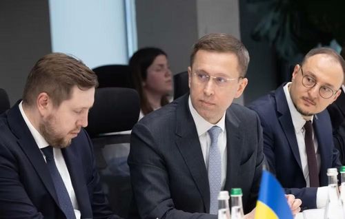 Tổng thống Zelensky không nêu lý do cụ thể cho việc thay đổi nhân sự, chỉ cho biết Ukraine đang điều chỉnh chiến lược chính trị và việc cải tổ nội các nhằm đáp ứng những ưu tiên mới của đất nước.