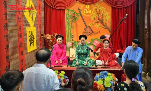 Với tiếng phách điểm nhịp, tiếng đàn đáy trầm sâu cùng giọng hát điêu luyện của ca nương, loại hình nghệ thuật này phản ánh chiều sâu văn hóa, trí tuệ và tâm hồn người Việt qua nhiều thế kỷ.