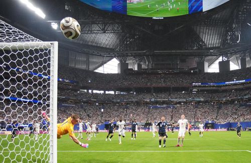  Argentina suýt mở tỷ số. 