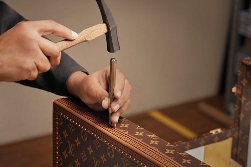  Louis Vuitton thu hút sự quan tâm khi xuất hiện tại World Cup 2026 bên cạnh các thương hiệu thời trang thể thao. Ảnh: Louis Vuitton. 
