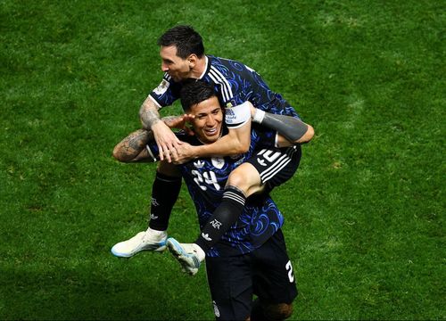 Ngay sau khi Argentina ngược dòng đánh bại tuyển Anh để giành vé vào chung kết World Cup 2026, Lionel Messi lập tức gọi điện cho mẹ để chia sẻ niềm vui chiến thắng.