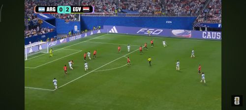 Messi kiến tạo cho Romero trong trận gặp Ai Cập.