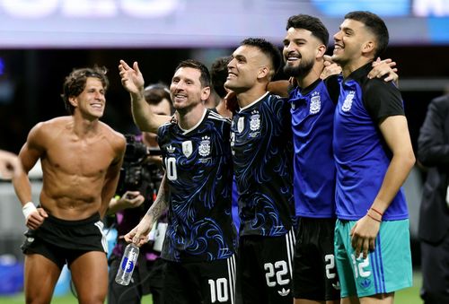 Bản lĩnh giúp Argentina vào chung kết World Cup 2026, nhưng lối chơi giàu tiểu xảo và những hành động sau trận tiếp tục tạo nên nhiều tranh luận.