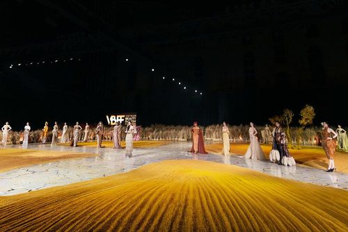 Ký ức về những sân phơi lúa sau mùa gặt trở thành chất liệu chính để xây dựng runway