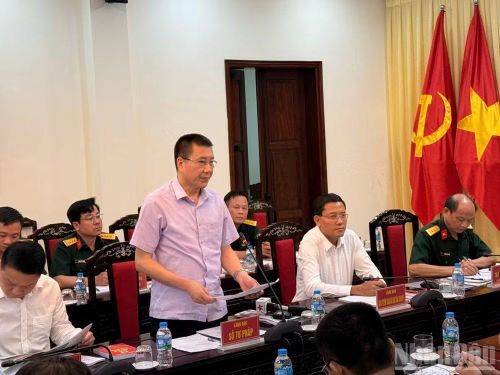Lãnh đạo Sở Tư pháp tỉnh Lào Cai tham luận tại buổi tọa đàm.