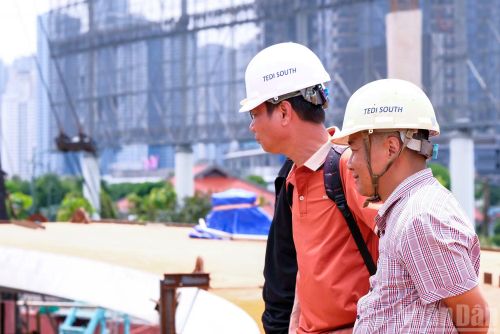 Các đơn vị thi công đang tập trung nguồn lực nhằm bảo đảm tiến độ, đồng thời kiểm soát chặt chẽ chất lượng và an toàn lao động trong suốt quá trình xây dựng.