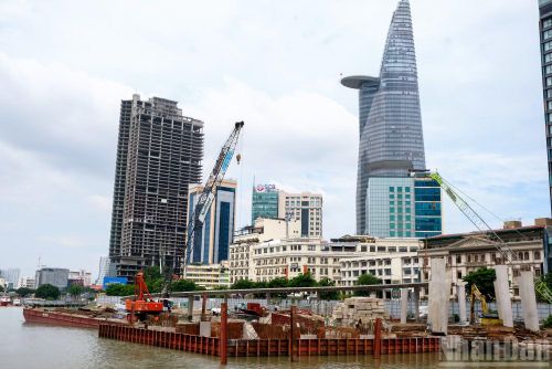 Theo kế hoạch, sau khi hoàn thành phần móng và bệ trụ, nhà thầu sẽ tiếp tục triển khai các hạng mục kết cấu thép, lắp dựng các bộ phận chính của cầu và hoàn thiện hệ thống chiếu sáng, cảnh quan.
