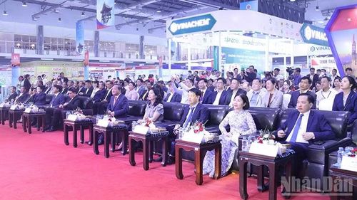 Các đại biểu tham dự lễ khai mạc VIETLAO EXPO 2026. (Ảnh: Duy Toàn)