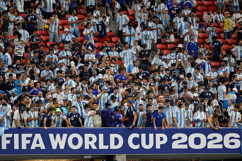 Các cổ động viên Argentina sẵn sàng "tiếp lửa" cho đội nhà. Ảnh: AP