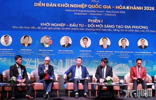  Toàn cảnh Phiên Đối thoại I: “Khởi nghiệp - Đầu tư - Đổi mới sáng tạo địa phương”. 