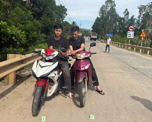 Các đối tượng thực nghiệm hiện trường mua bán trái phép chất ma túy.