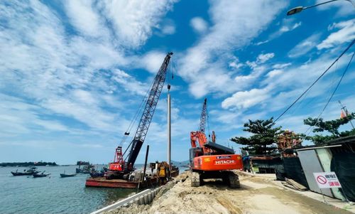 Hai công trình kè khẩn cấp tại khu vực Duy Nghĩa và Hội An đang đảm bảo tiến độ đề ra.