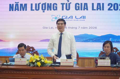 Phó Chủ tịch UBND tỉnh Gia Lai Lâm Hải Giang phát biểu tại cuộc họp báo