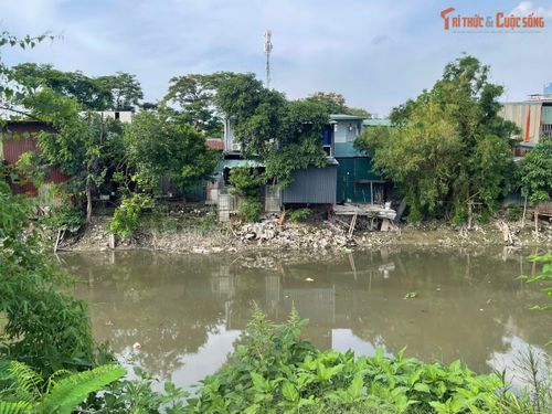Dòng sông vẫn giữ vai trò quan trọng trong tiêu thoát nước nhưng đang chịu nhiều áp lực từ quá trình đô thị hóa và nguồn nước thải.
