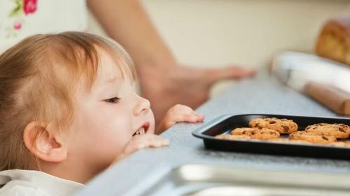 Điều cha mẹ cần làm là cho con thấy mình thực sự quan tâm đến những câu chuyện hằng ngày của trẻ.