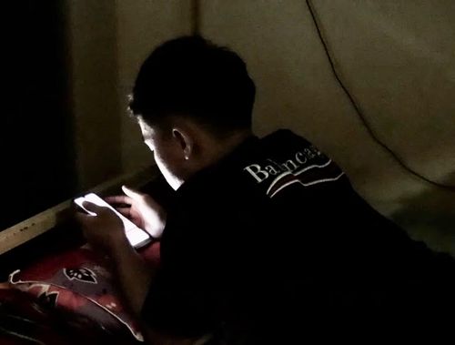 Cần tạo cho trẻ một “điểm tựa tâm lý an toàn”. Ảnh minh họa