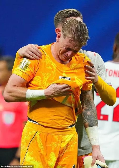 Trước đó, Jordan Pickford bật khóc ngay trên sân cỏ.