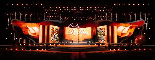Ca khúc “Còn gì đẹp hơn”, thể hiện NSND Lan Hương, Nguyễn Hùng. Hình ảnh: Finn Studio