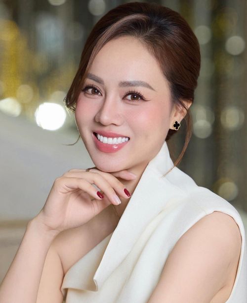 Ngọc Hà - vợ NSND Công Lý đăng ảnh xinh đẹp.