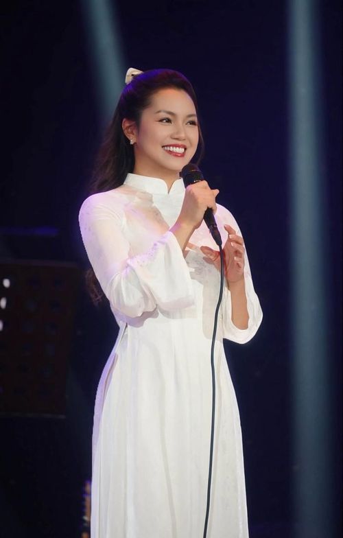 Ca sĩ Nguyễn Ngọc Anh bày tỏ tình yêu với cuộc sống và âm nhạc, cảm ơn người bạn đã lưu giữ những khoảnh khắc đẹp qua ảnh.
