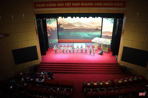 Tác phẩm do Sở VH-TT&amp;DL Hà Tĩnh chỉ đạo nội dung, NSƯT Ngọc Cẩm chỉ đạo nghệ thuật và được biểu diễn bởi các nghệ sĩ, diễn viên của Nhà hát Nghệ thuật truyền thống Hà Tĩnh.