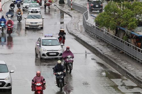 Nhiều khu vực trên cả nước có mưa dông, trong đó vùng núi Bắc Bộ có nơi mưa rất to.
