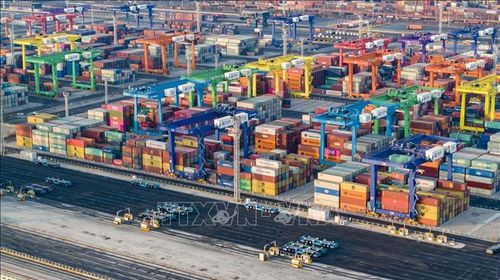Quang cảnh cảng hàng hóa ở Thiên Tân, Trung Quốc. Ảnh tư liệu - minh họa: THX/TTXVN