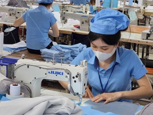 Lao động trong lĩnh vực dệt may. Ảnh: XC