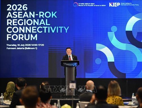 Tổng Thư ký ASEAN Kao Kim Hourn phát biểu tại diễn đàn.
