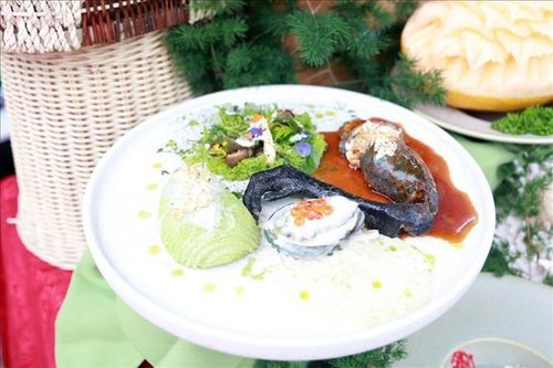 Các món ăn hấp dẫn, giàu chất dinh dưỡng được chế biến từ yến sào Khánh Hòa và các sản vật địa phương.
