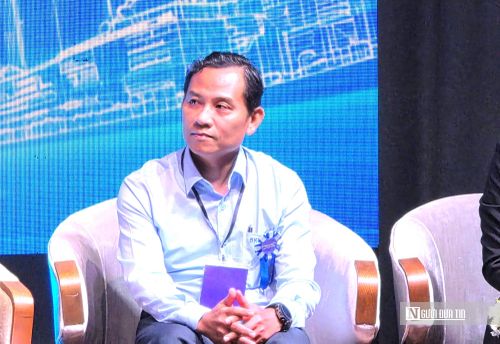 PGS.TS Huỳnh Phương Nam chia sẻ mô hình đưa sinh viên đến doanh nghiệp tiếp nhận và giải quyết các bài toán thực tế.