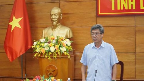 Phó Chủ tịch UBND tỉnh Lâm Đồng - ông Nguyễn Minh - phát biểu tại cuộc họp.
