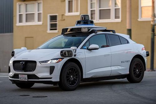 Một chiếc Jaguar I-Pace được Waymo cải tiến làm xe tự hành ở San Francisco, Mỹ. Nguồn: Wikimedia Commons