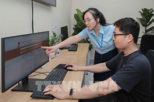 Những nỗ lực tận tâm này không chỉ bảo đảm quyền lợi an sinh mà còn góp phần xây dựng Thủ đô hiện đại, nghĩa tình, lấy người dân làm trung tâm. Ảnh: Phan Phương – TTXVN
