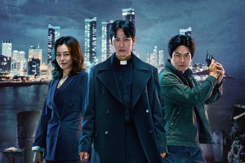 Ra mắt năm 2019, Linh Mục Nhiệt Huyết do Lee Myung-woo đạo diễn và Park Jae-bum chấp bút kịch bản, với sự tham gia của Kim Nam-gil, Kim Sung-kyun và Lee Hanee. Bộ phim thuộc thể loại hành động pha hài, kể về linh mục Kim Hae-il - người từng là đặc vụ chống khủng bố, nổi tiếng nóng nảy và bộc trực. Sau cái chết bí ẩn của một vị linh mục già, anh hợp tác cùng một cảnh sát hậu đậu và nữ công tố viên đầy tham vọng để điều tra hàng loạt vụ án tham nhũng, lạm quyền và tội phạm có tổ chức. Sự kết hợp giữa yếu tố hành động, hài hước và thông điệp về công lý đã giúp bộ phim đạt rating cao nhất 22%, trở thành một trong những tác phẩm thành công nhất của SBS.