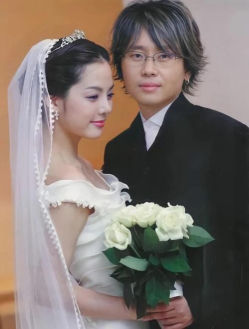 Chae Rim từng kết hôn với ca sĩ Lee Seung Hwan vào năm 2003.