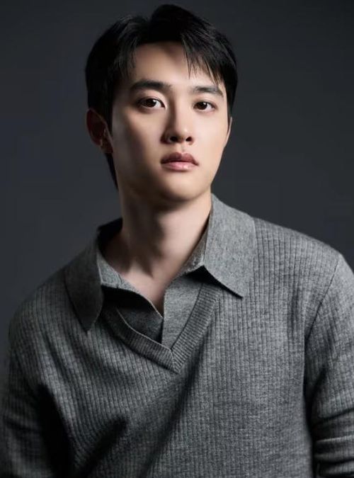 Nếu đúng, Doh Kyung Soo sẽ vào vai Kim In Jong, chàng trai vô tình mắc kẹt trong trung tâm thương mại giữa thảm họa zombie.
