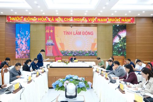 Toàn cảnh cuộc họp.