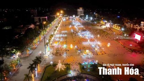 Quảng trường Lam Sơn về đêm.
