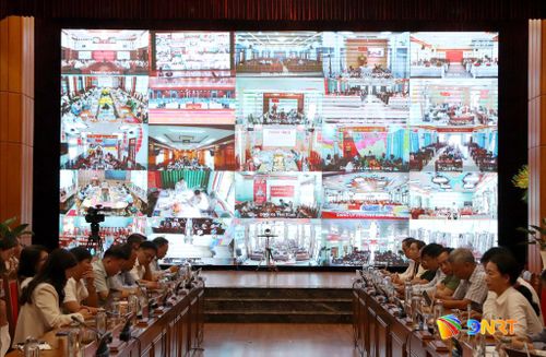 Các điểm cầu trực tuyến phường, xã tham dự hội nghị. Ảnh: TRỌNG HUY