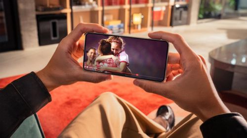 Thiết bị sở hữu màn hình AMOLED 6.8 inch sắc nét với độ phân giải 1440 x 3168 pixel cùng tần số quét 144Hz